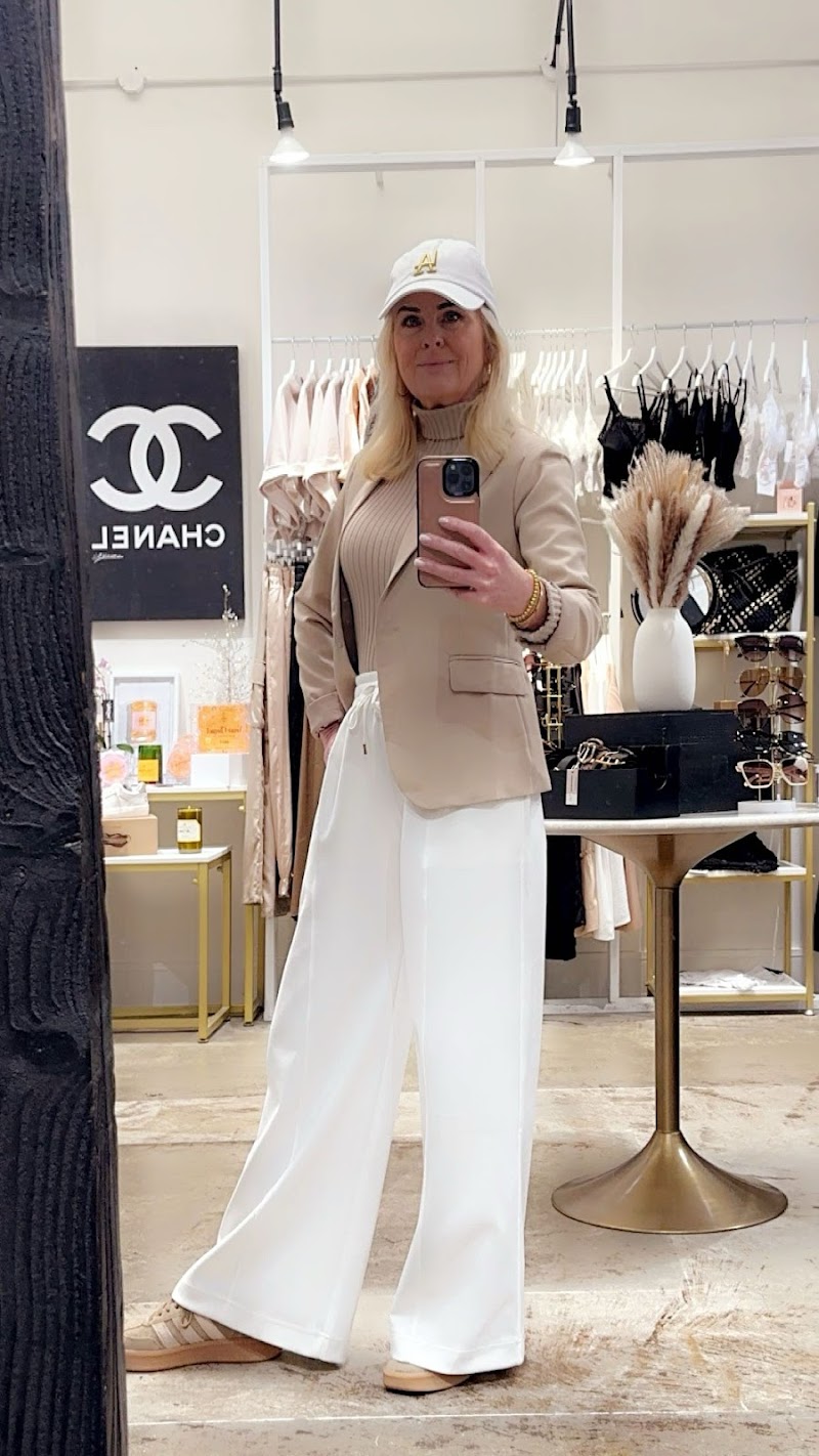 B Boutique photo 2