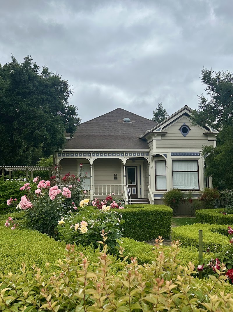 Photo of Warner Hutton House