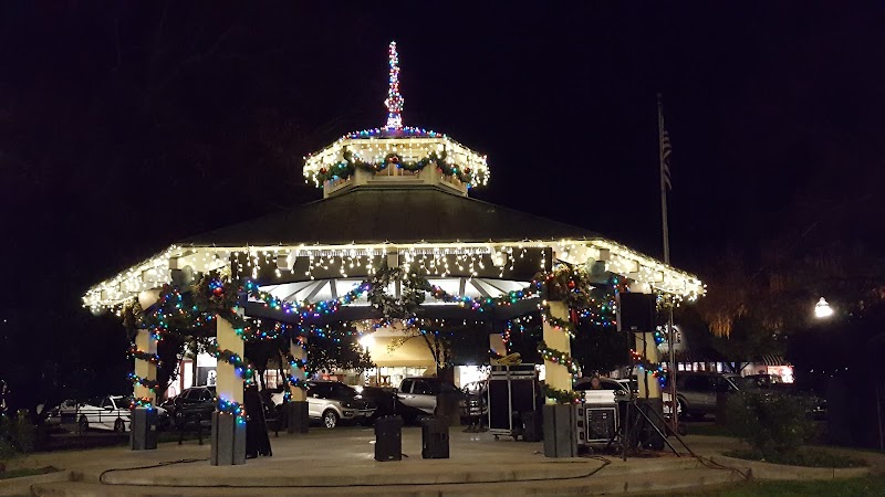 Photo of Healdsburg Plaza