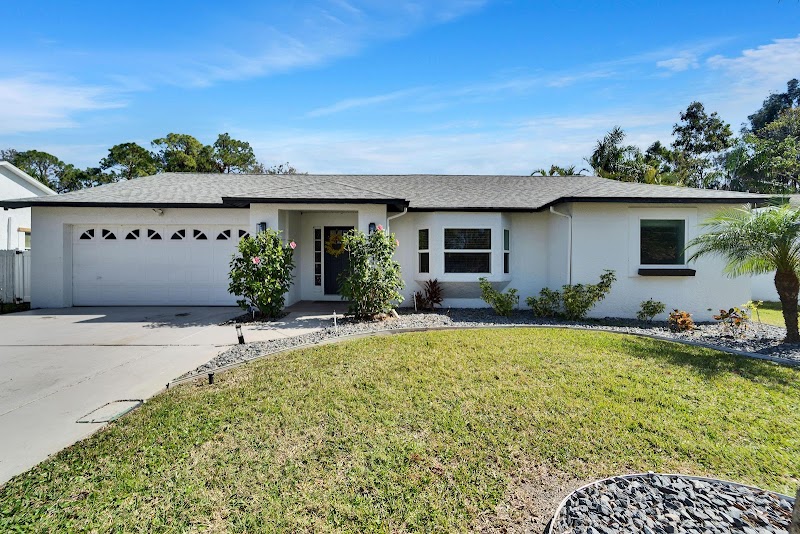 Aviree Jordan - RE/MAX Realty Unlimited photo 3