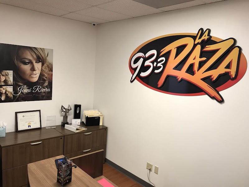 93.3 La Raza! photo 2
