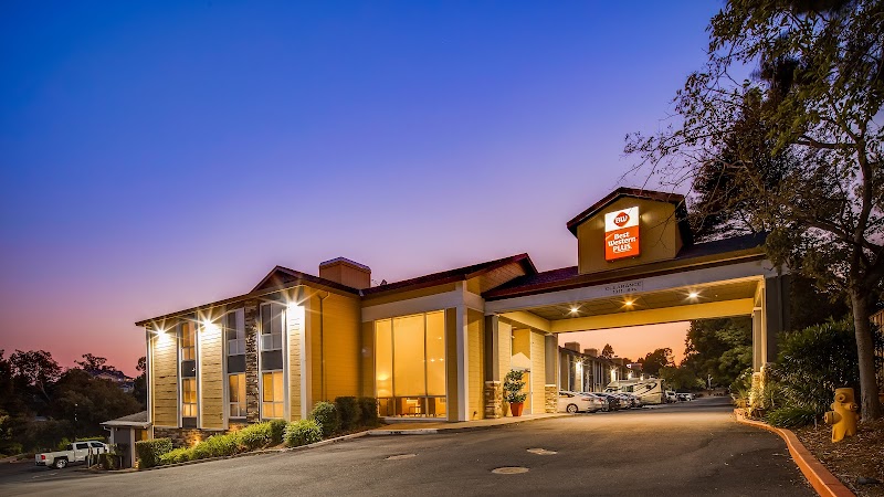 Photo of Best Western Plus Heritage Inn