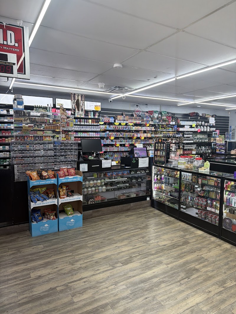 Naz"s Smoke Shop photo 3