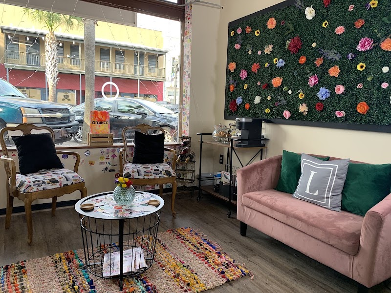 Photo of lavish lox beauty lounge