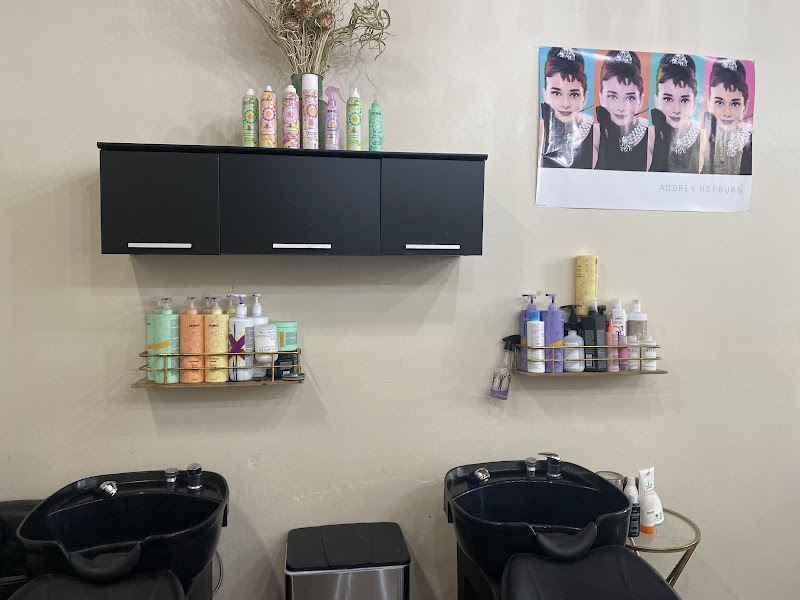 lavish lox beauty lounge photo 4