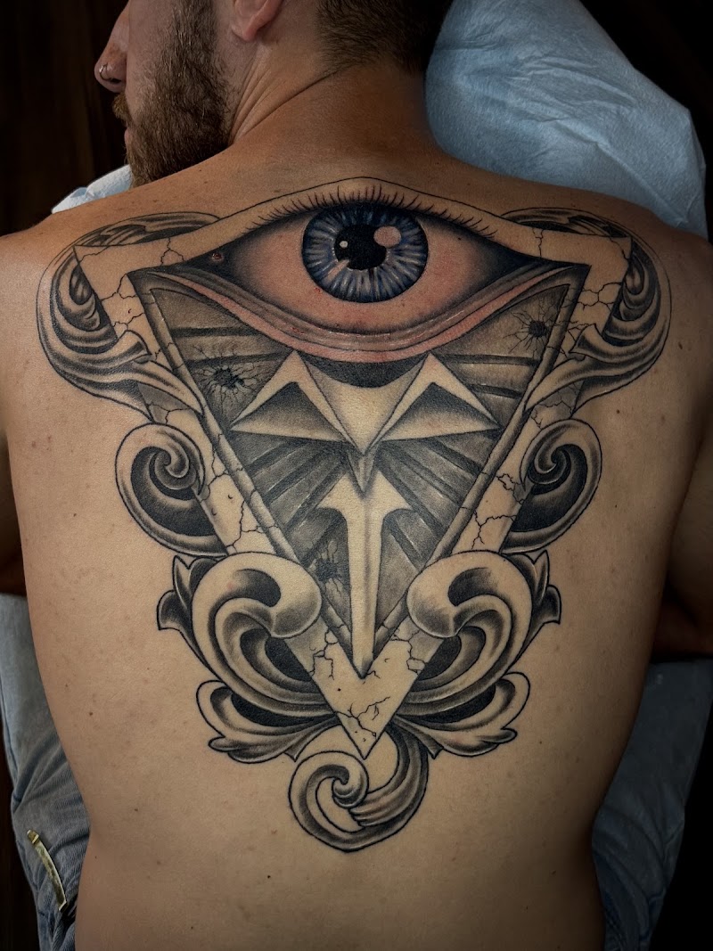 Raven’s Nest Tattoo and Galleries photo 5