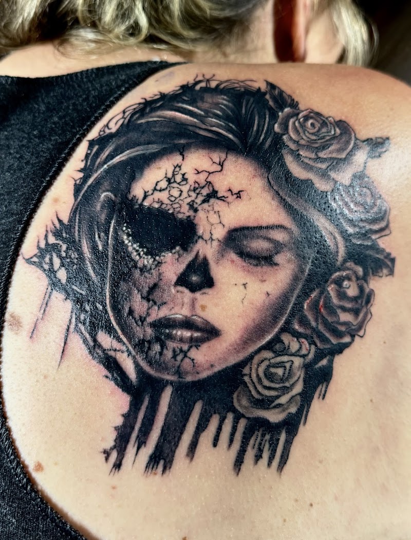 Raven’s Nest Tattoo and Galleries photo 2