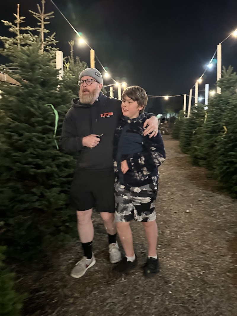 R & E Trees photo 2