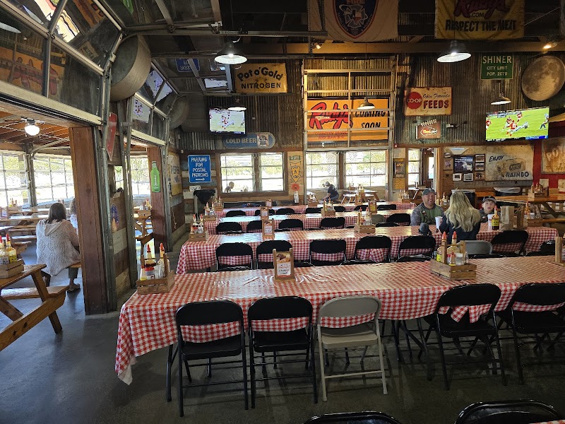 Rudy's "Country Store" and Bar-B-Q photo 4