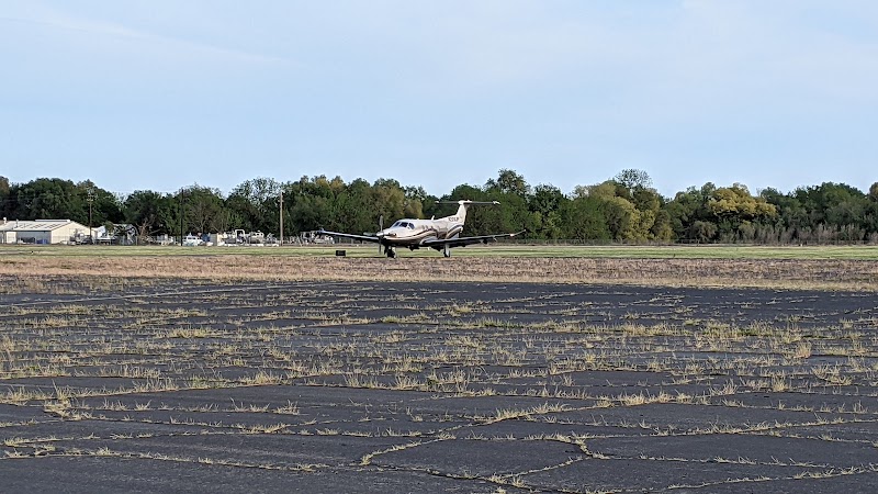 University Airport photo 3