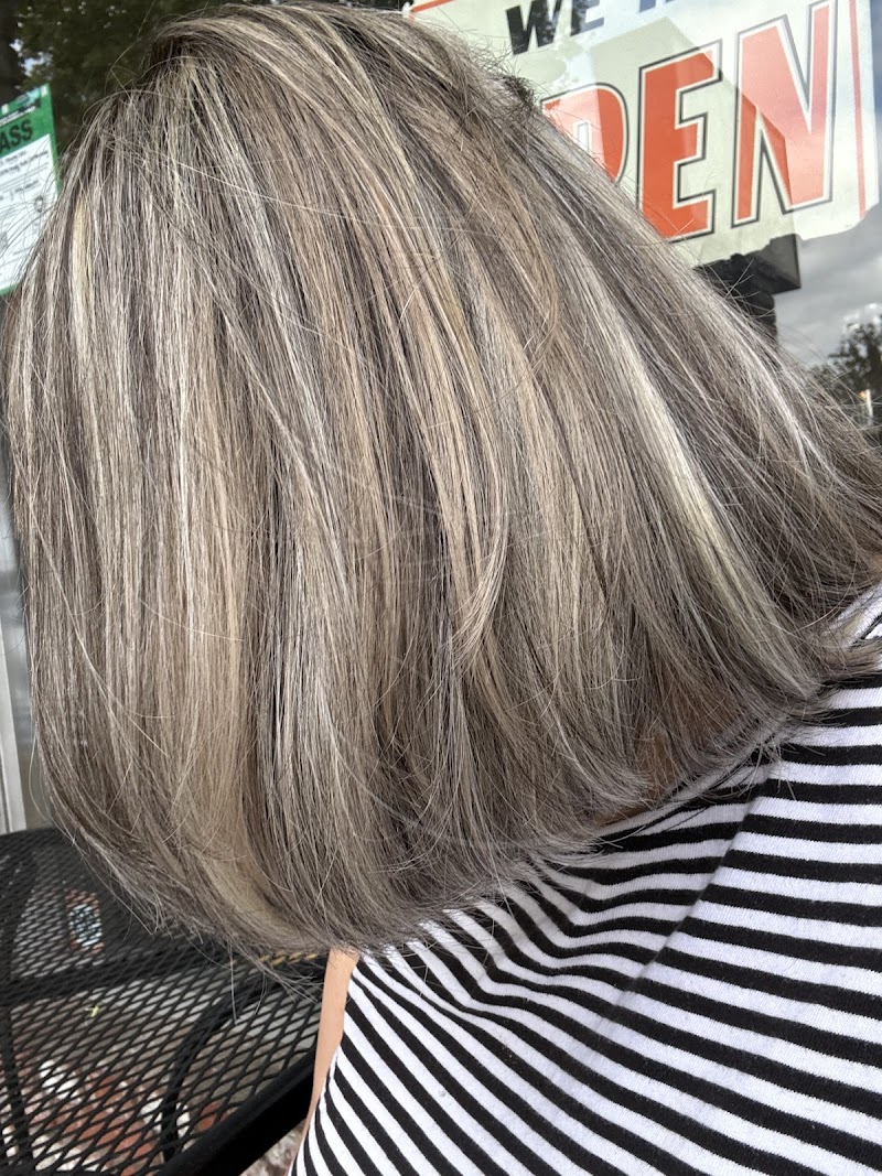 Deja Blue Salon photo 3