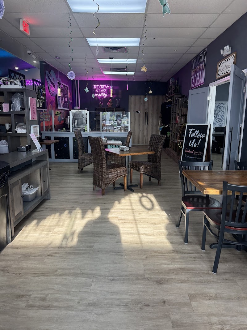 Cosmic Donuts Bakery & Cafe photo 5