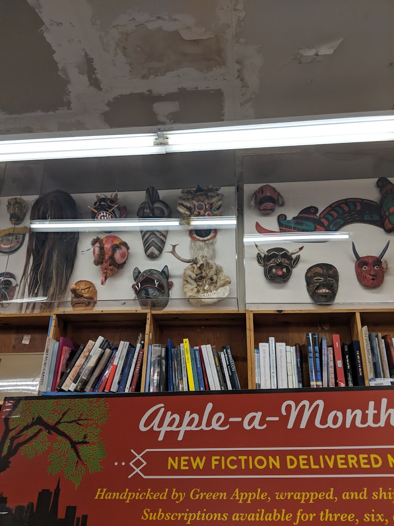 Green Apple Books photo 4