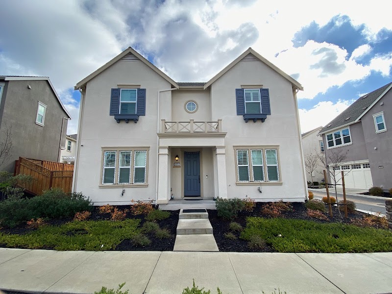 Varsha Upadhye Realtor photo 2