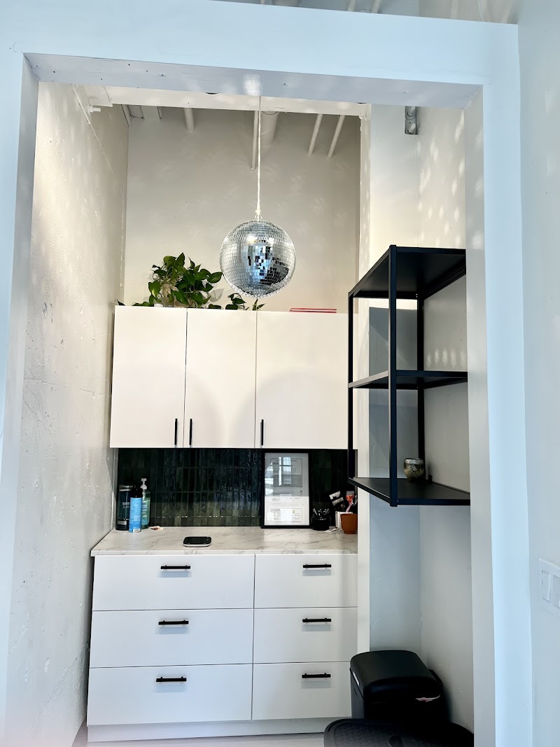 August and Ivy salon photo 4