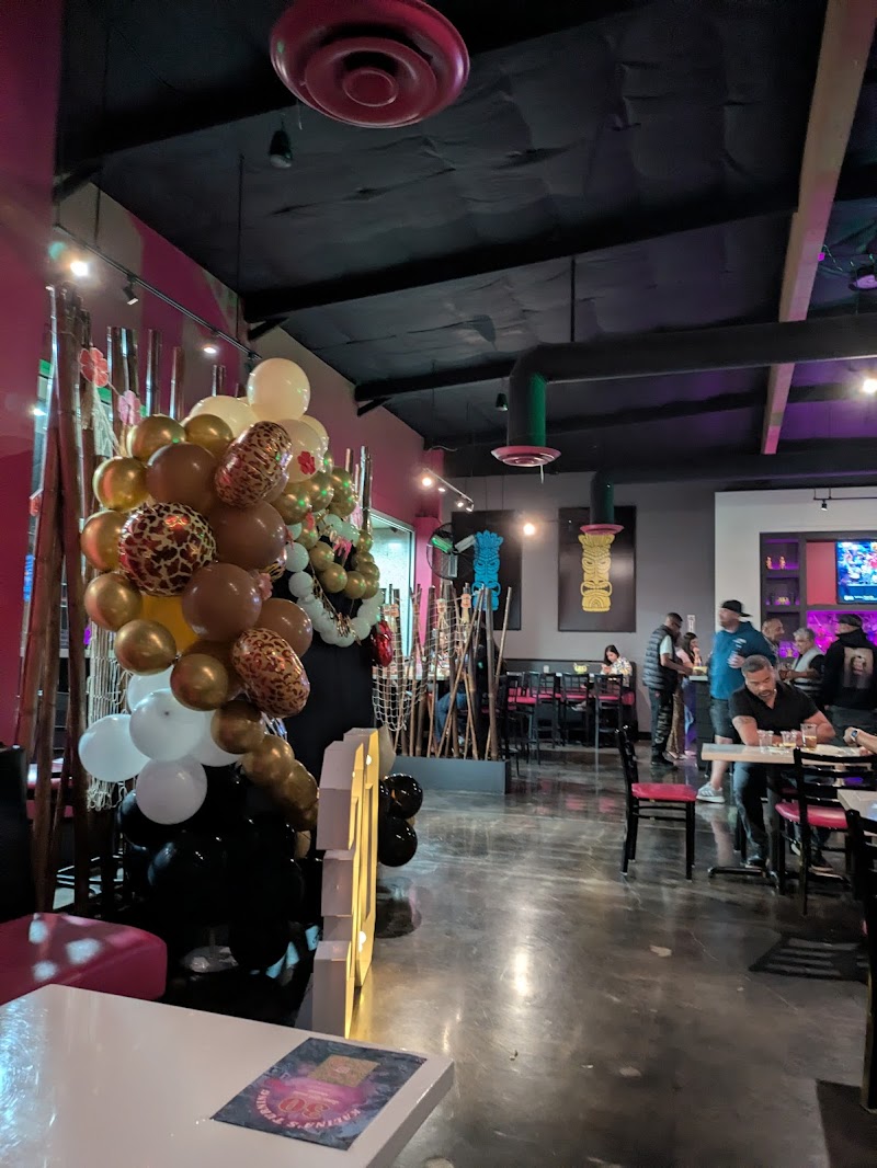 Islander’s Lounge photo 3
