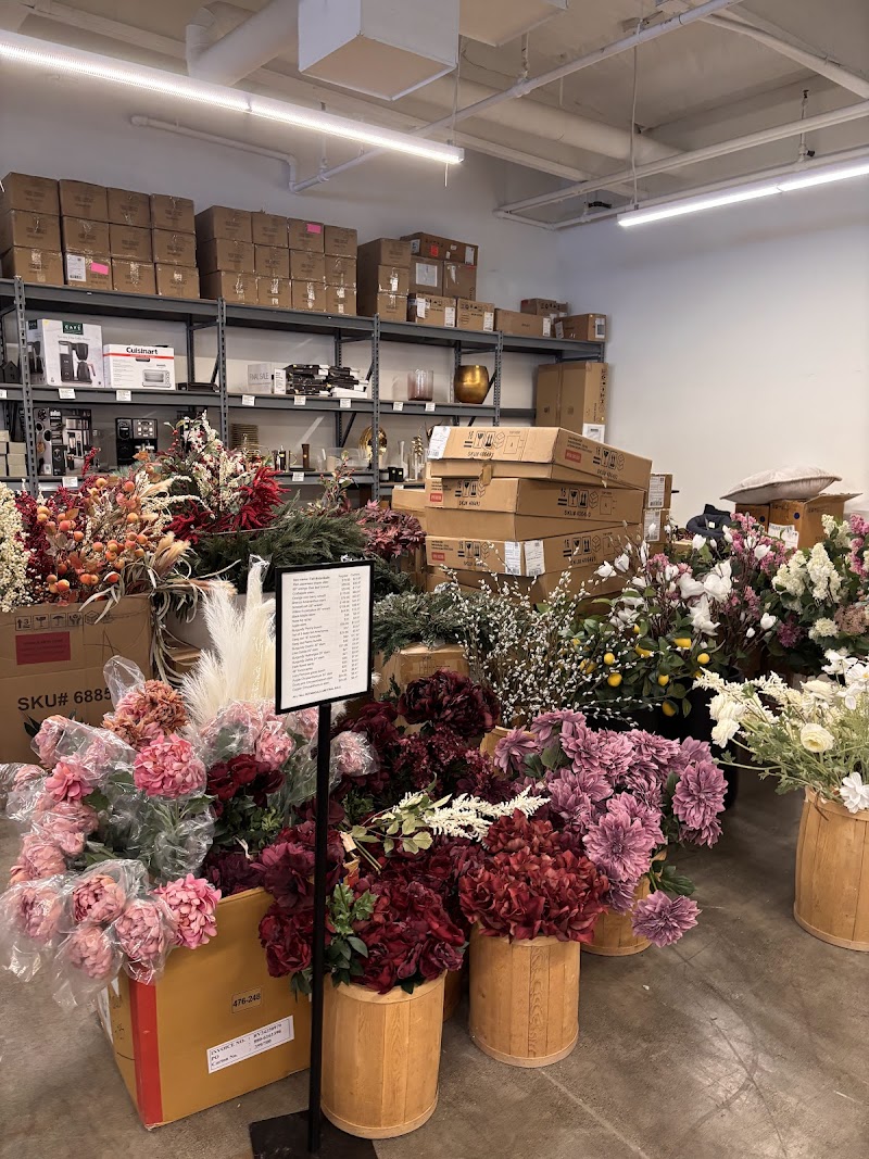 Crate & Barrel Outlet photo 3