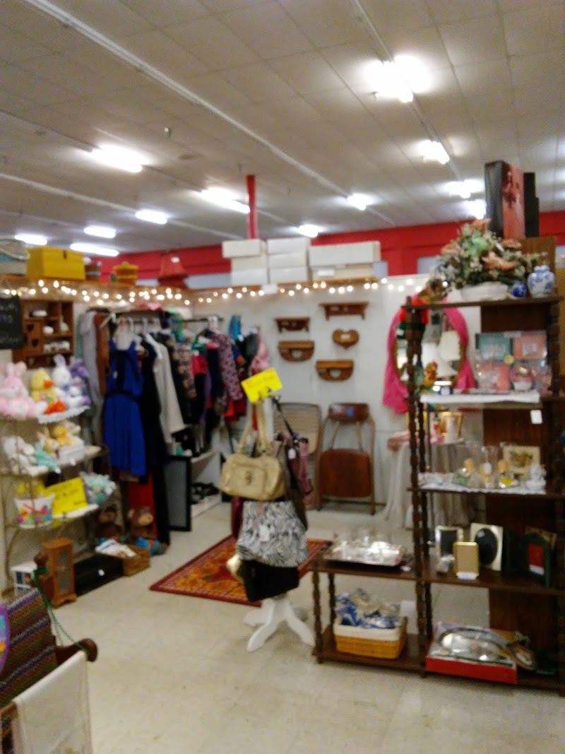 Trader Buck’s Flea Market photo 3
