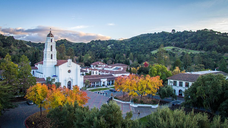 Saint Mary’s College - School of Economics & Business Administration photo 2