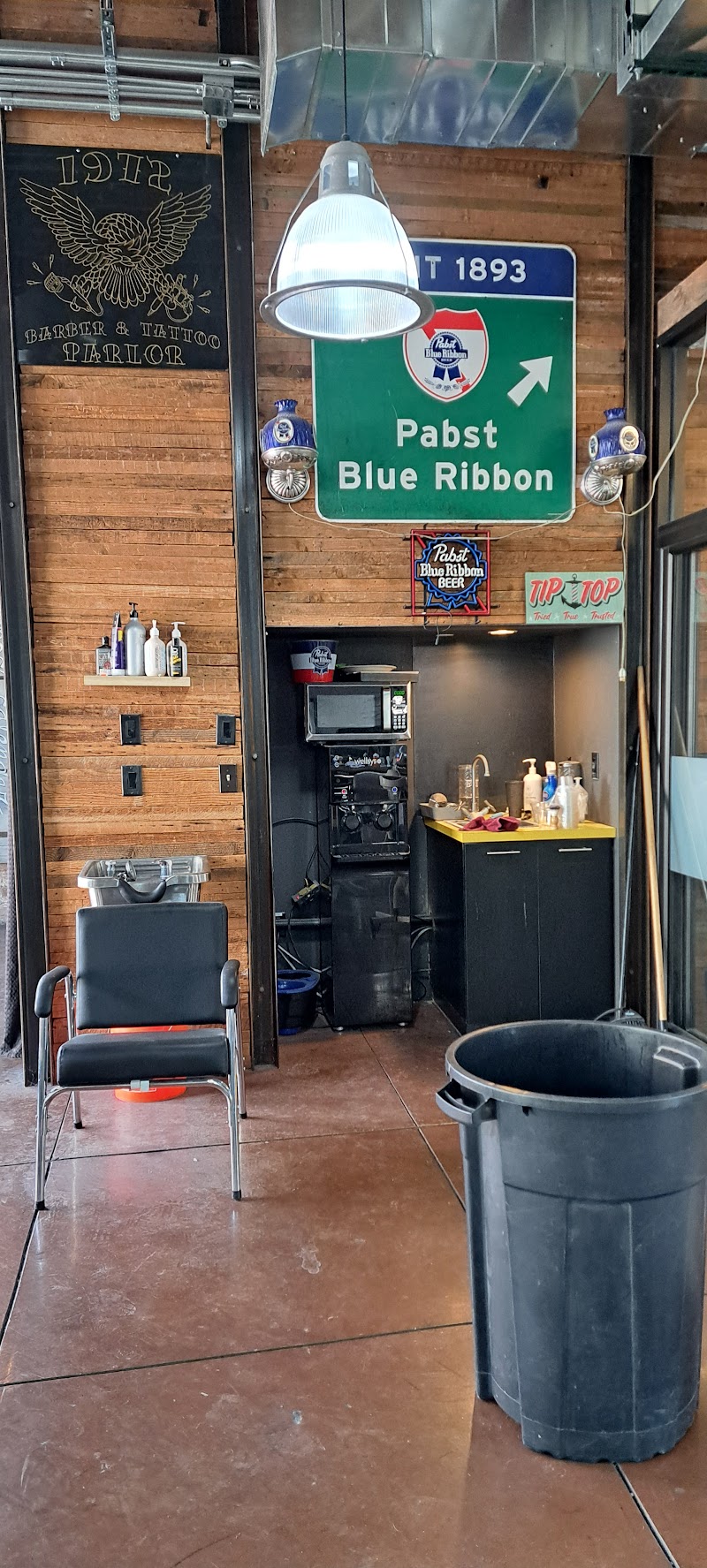 1972 Barber & Shave Parlor photo 2