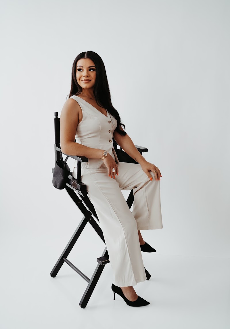 Bare Beauty by Leslie photo 3