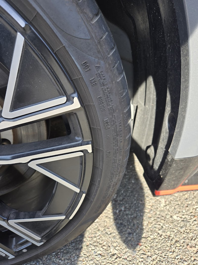 mobile tire repair and roadside service photo 3