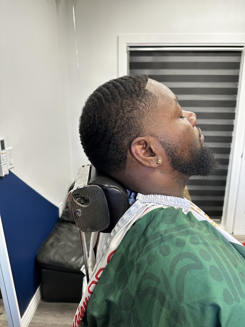 Bueno’s Barbershop photo 2