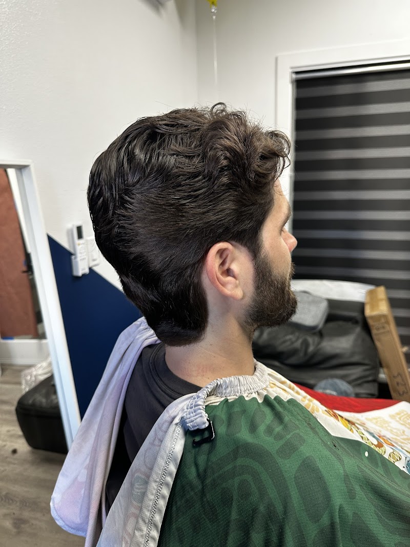 Bueno’s Barbershop photo 3