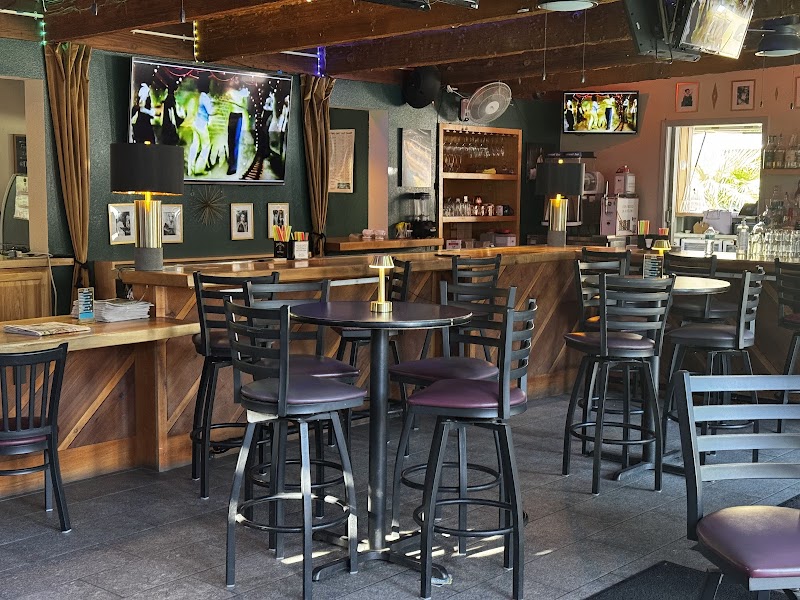The Main Bar at R3 Hotel photo 3