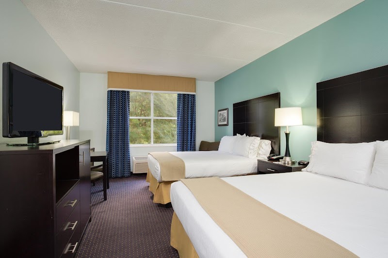 Holiday Inn Express & Suites Plant City by IHG photo 2