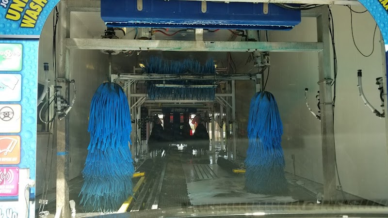In & Out Car Wash photo 4