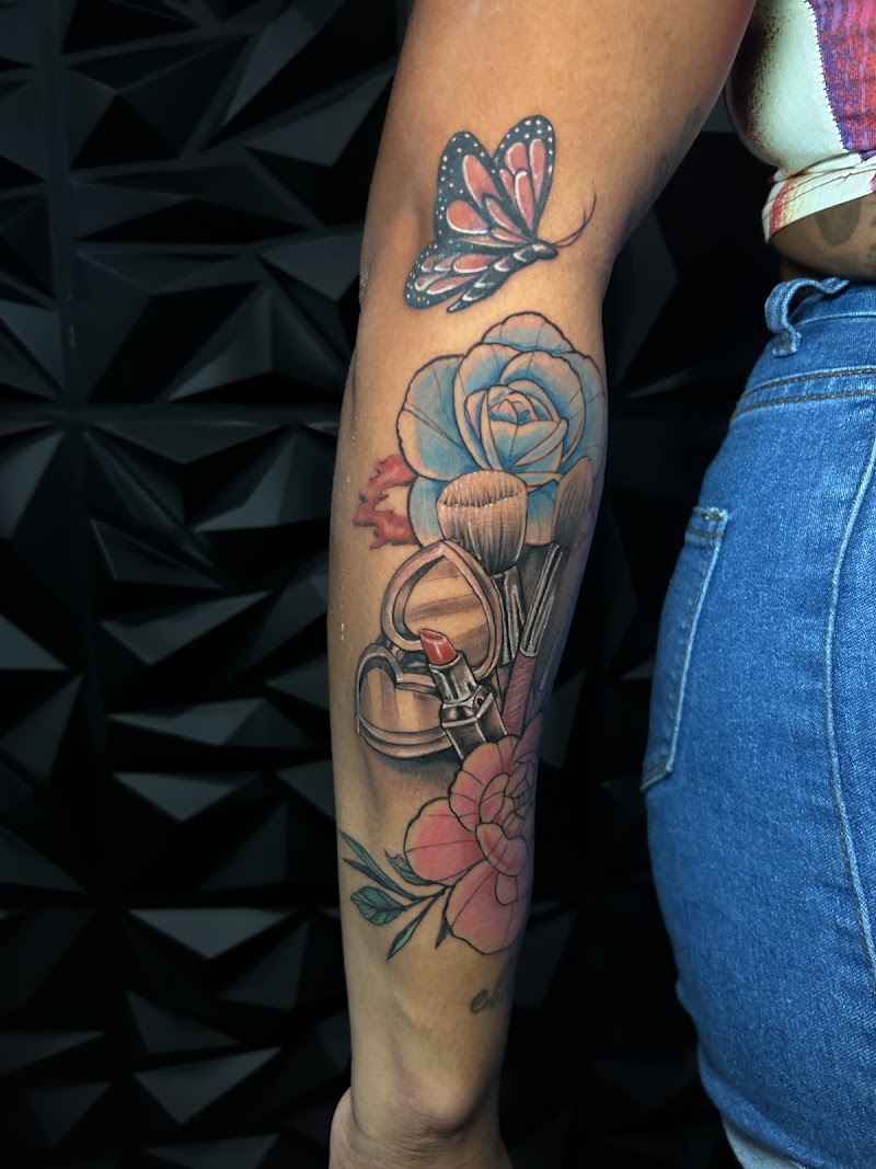 ART NEVER DIES FL TATTOOS & BODY PIERCINGS photo 2
