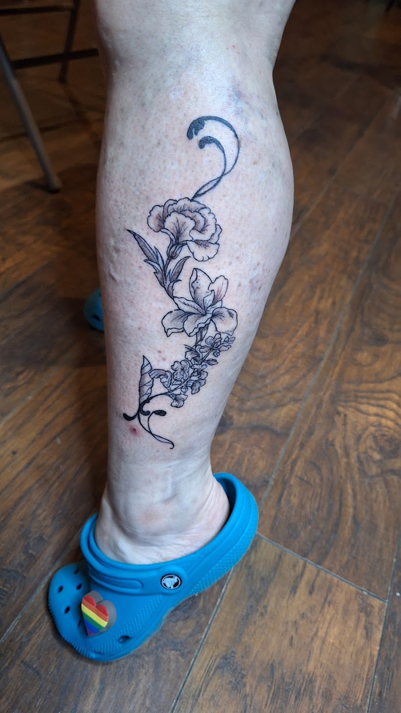 ART NEVER DIES FL TATTOOS & BODY PIERCINGS photo 5
