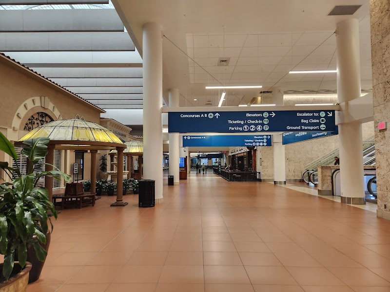 Palm Beach International Airport photo 2
