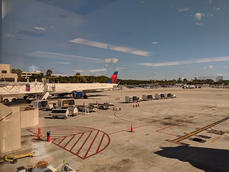 Palm Beach International Airport photo 3