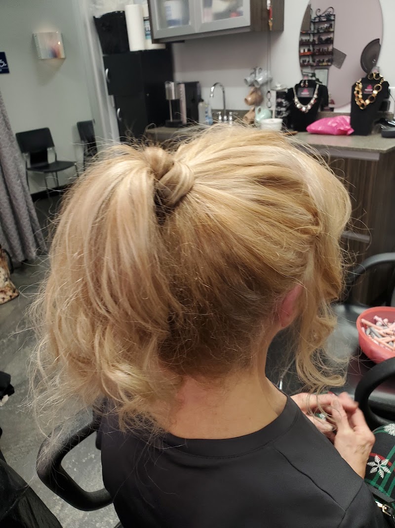 Sola Salons photo 3