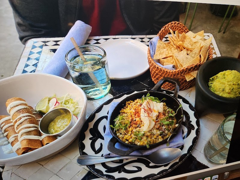 De La Cruz Mexican Grille photo 2
