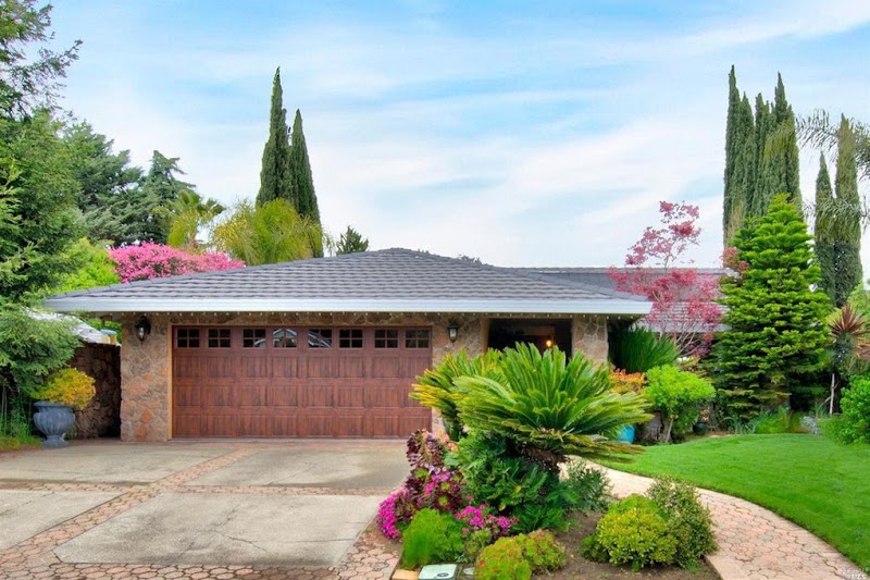 RE/MAX Gold: Michelle Perez, REALTOR & Associates photo 3