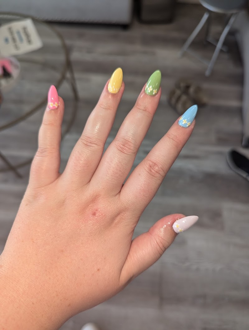 LUX NAILS LOUNGE AND SPA photo 3