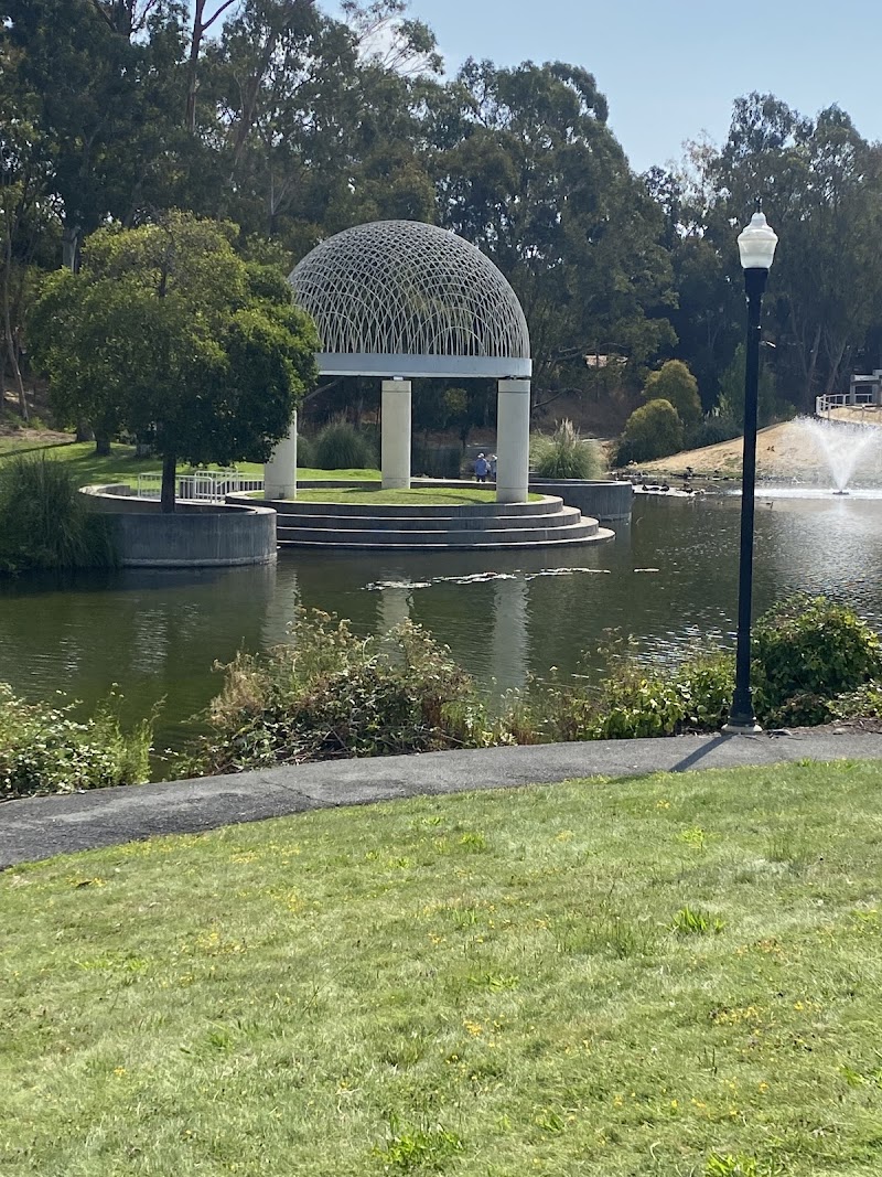 Refugio Lake photo 2