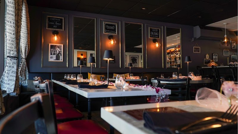 Figaro Bistro photo 3