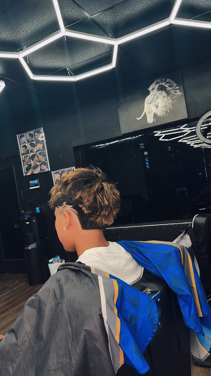 Supreme cutzz barbershop photo 4