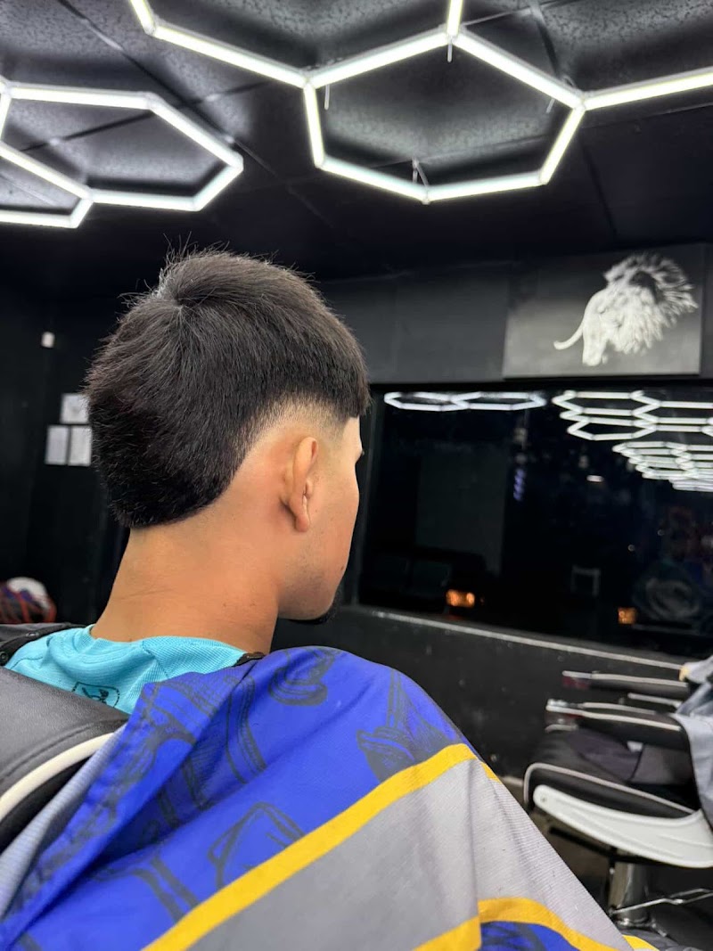 Supreme cutzz barbershop photo 2