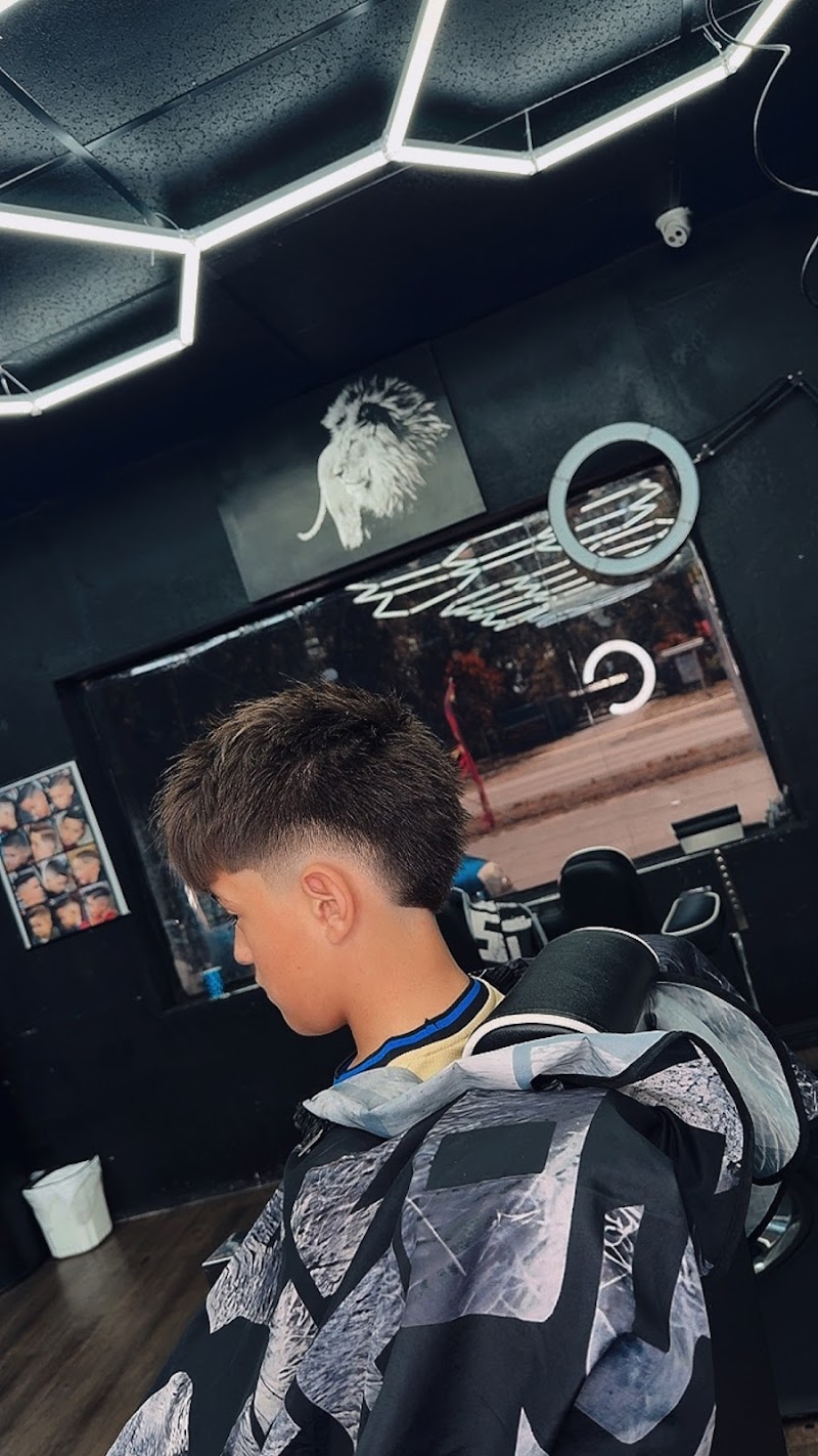 Supreme cutzz barbershop photo 5