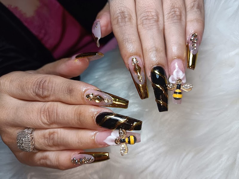 5 Gold Nails photo 2