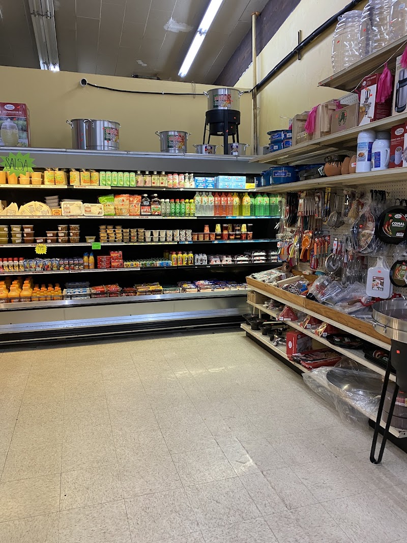 El coyote market & deli photo 3