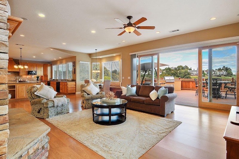 Elena Mendelson, MBA REALTOR with Compass photo 4
