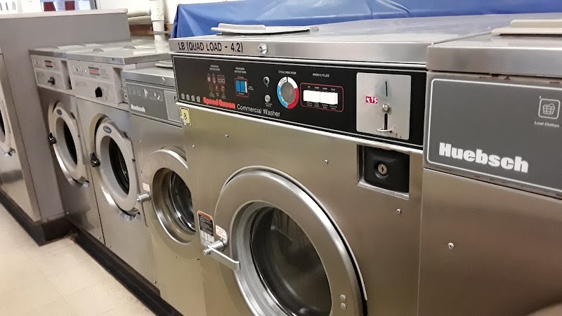 SUDS AND SURF LAUNDROMAT photo 5