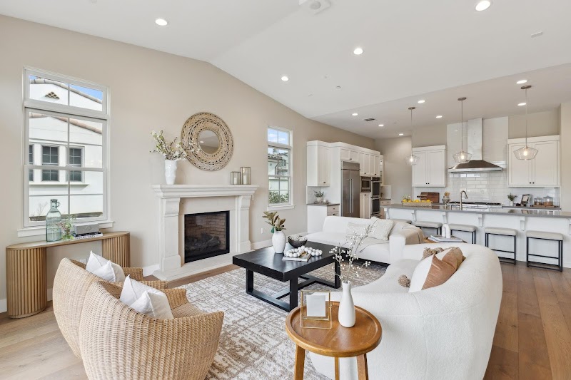 Sarah Kellar & Wendy Means Real Estate - Dudum | REALTORS photo 2