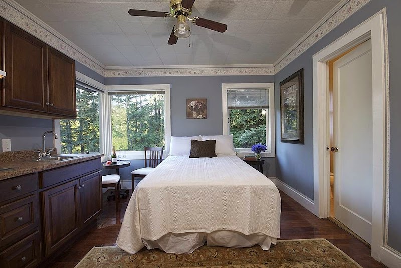 Guerneville Lodge photo 2